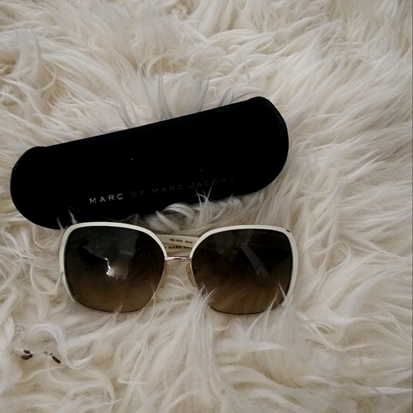 Marc Jacobs Accessories - Marc jacobs sunglasses